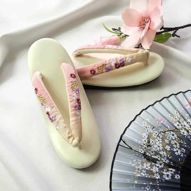 Japanese formal kimono women's shoes embroidery gradual change grass shoes - Image 4