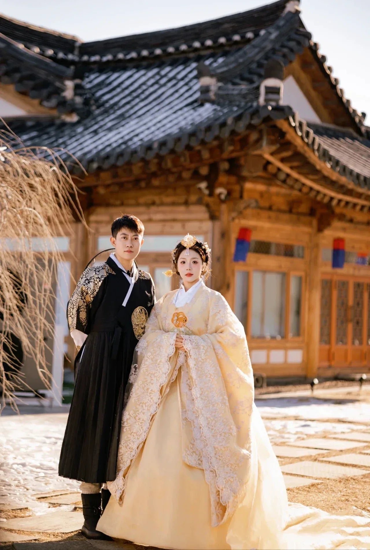 Couple Hanbok Wedding Outfit – Korean Palace Style Dress with Lace Detail for Summer Photoshoots - Image 9